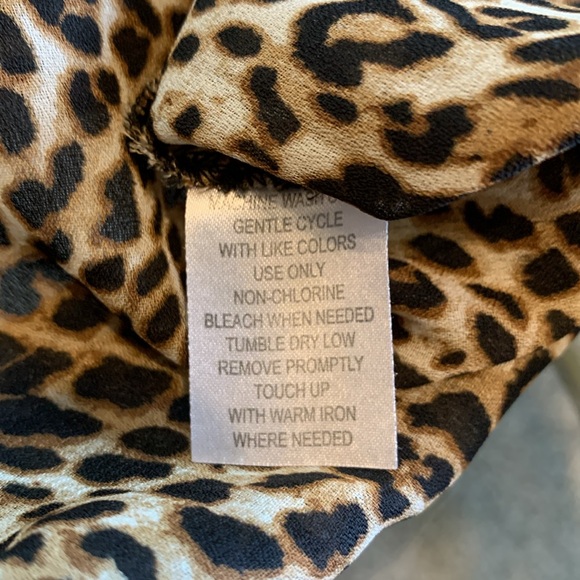 Sunny Leigh Sleeveless Leopard print top with ruffles and side tie - Picture 9 of 16